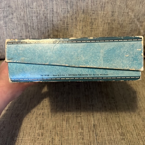 Vintage Lennon Sisters Traveling Case w/ 3 Dolls, Stands, 41 Costumes/Accesories - Picture 16 of 16